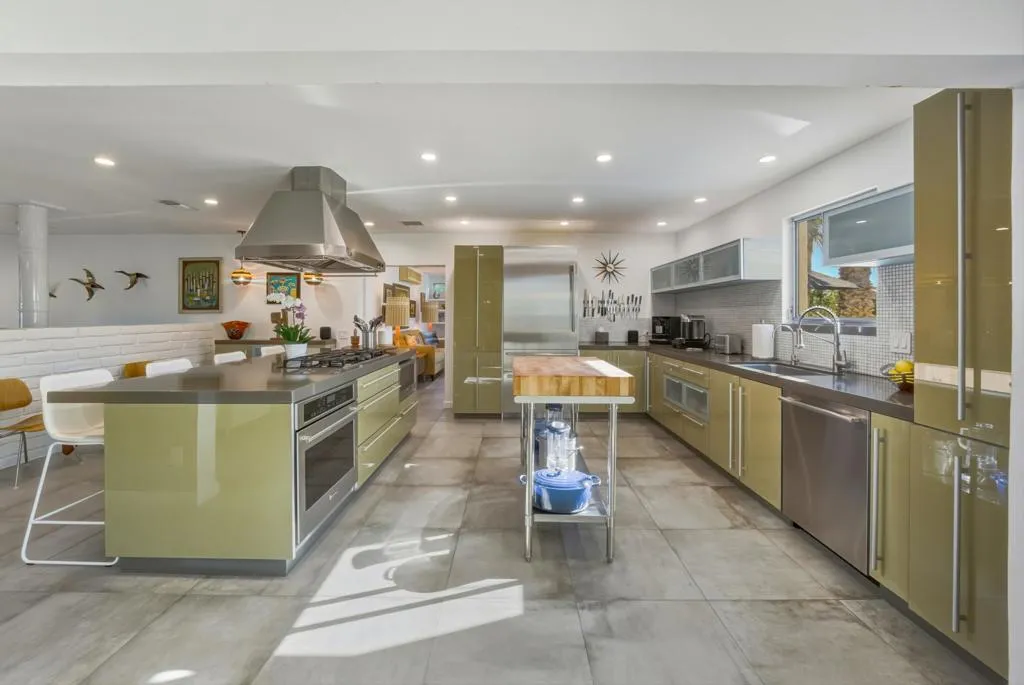 5337 E Lakeside Drive, Palm Springs, California 92264 home-pic-9